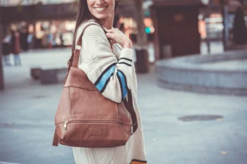 Sesión fotográfica en exteriores con modelo