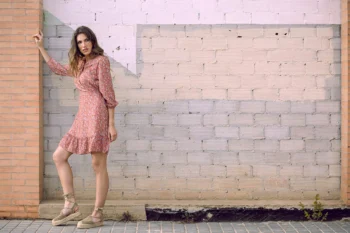 Sesión fotográfica en exteriores con modelo
